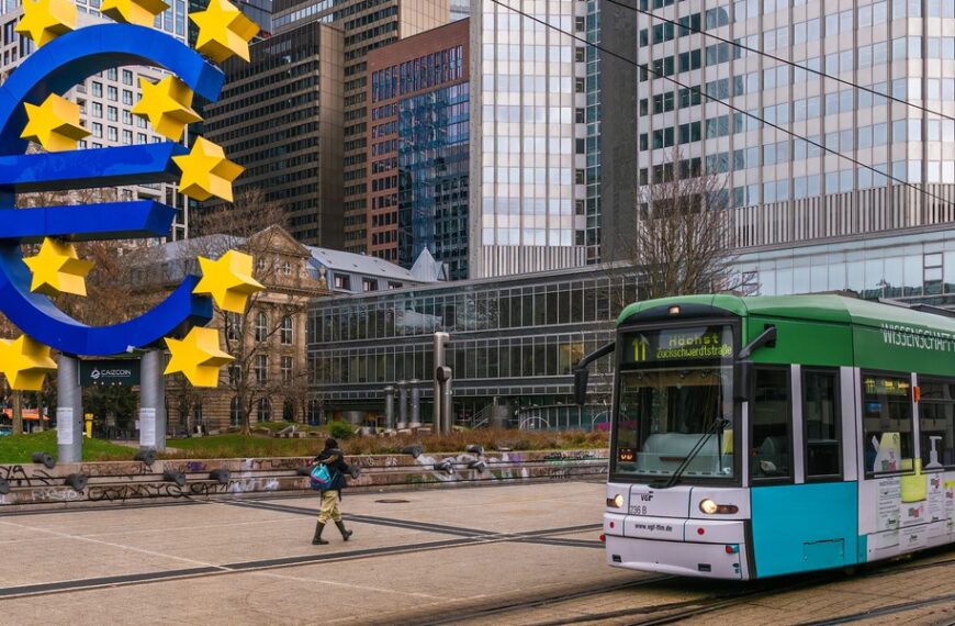W pierwszym starciu tego roku Europa zwycięża. Recesja zagraża teraz Stanom Zjednoczonym