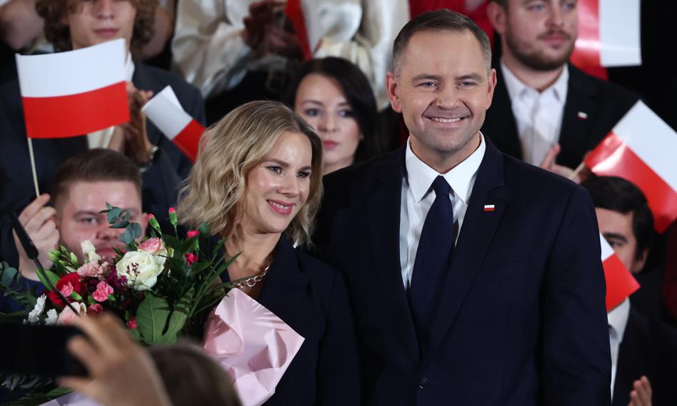 „Karol Nawrocki i jego małżonka są właścicielami dwóch apartamentów. Konsekwentnie uwzględniał ten szczegół w swoich deklaracjach majątkowych” – oświadczył rzecznik kampanii Karola Nawrockiego, publikując swoją deklarację majątkową na platformie X. Oświadczenie majątkowe Karola Nawrockiego. „On i jego żona posiadają dwa mieszkania”