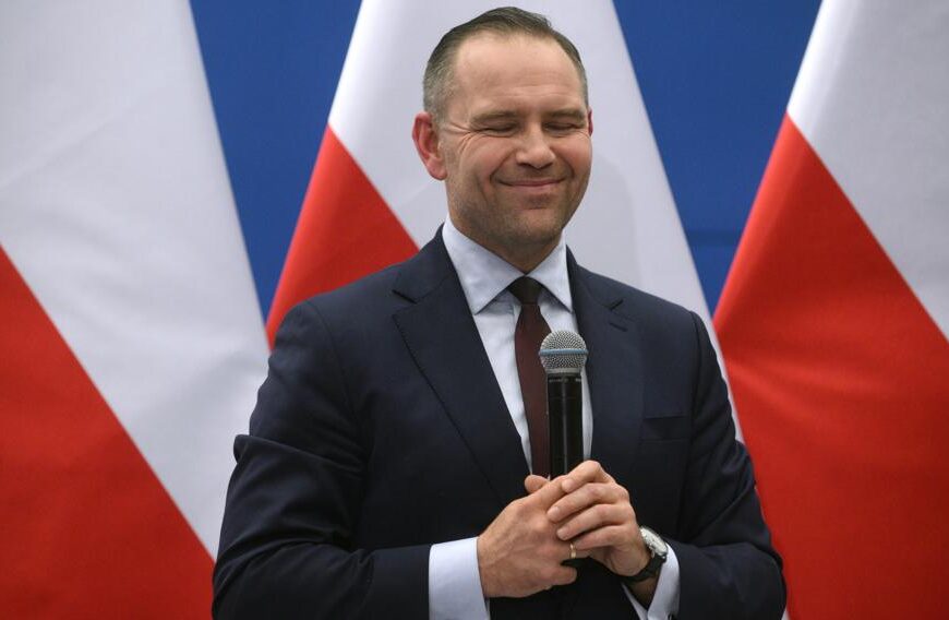 Karol Nawrocki przejął mieszkanie 80-latka w zamian za opiekę. Dziennikarze znaleźli mężczyznę……