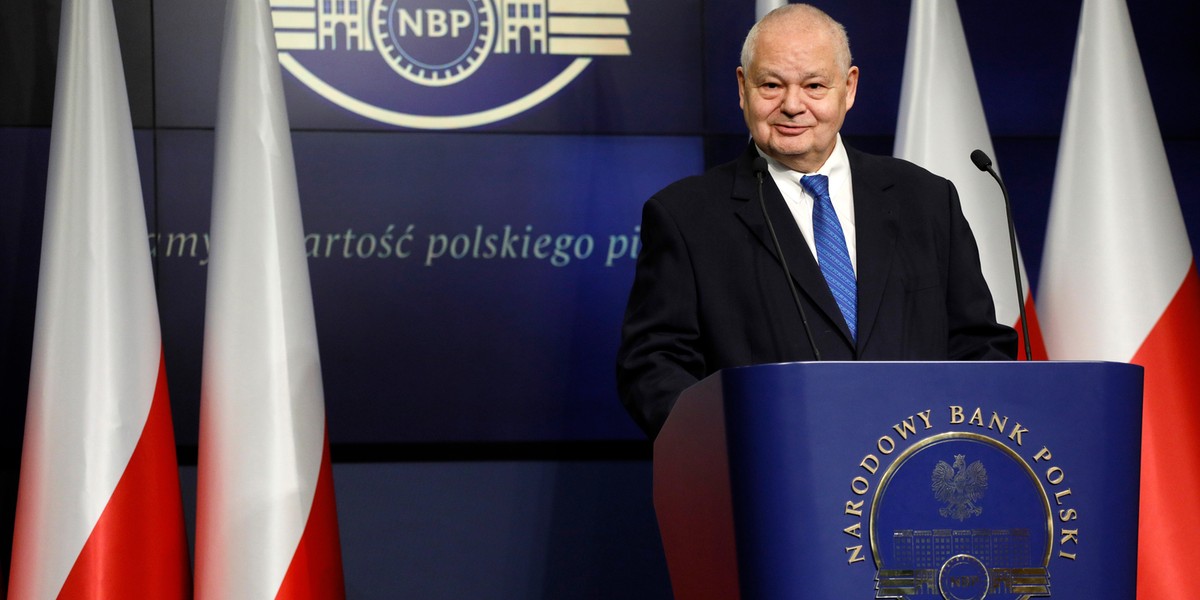 Pożyczkobiorcy mogą teraz odetchnąć z ulgą. W środę Rada Polityki Pieniężnej podjęła decyzję o obniżeniu stóp procentowych. Od jutra koszt pożyczania w Polsce spadnie o 0,50 punktu procentowego, co obniży stopę referencyjną do 5,25%. Adam Glapiński, prezes Narodowego Banku Polskiego i przewodniczący Rady Polityki Pieniężnej, ogłosił na konferencji po kwietniowym posiedzeniu, że stopy procentowe mogą zostać obniżone w maju. W środę Rada Polityki Pieniężnej obniżyła stopy procentowe o 0,50 punktu procentowego.