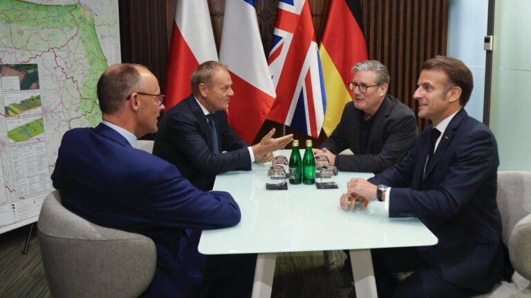 Spotkanie liderów w Rzeszowie. Premier pokazał zdjęcie - INFBusiness