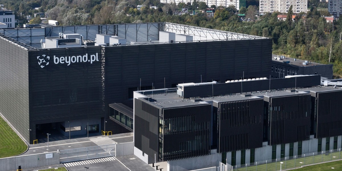 Beyond.pl, spółka zależna prywatnej międzynarodowej firmy inwestycyjnej Kulczyk Investments, ogłosiła inaugurację suwerennego centrum AI Factory w swoim 100-megawatowym ośrodku danych w Poznaniu. Centrum Danych Kampus 1 Beyond.pl