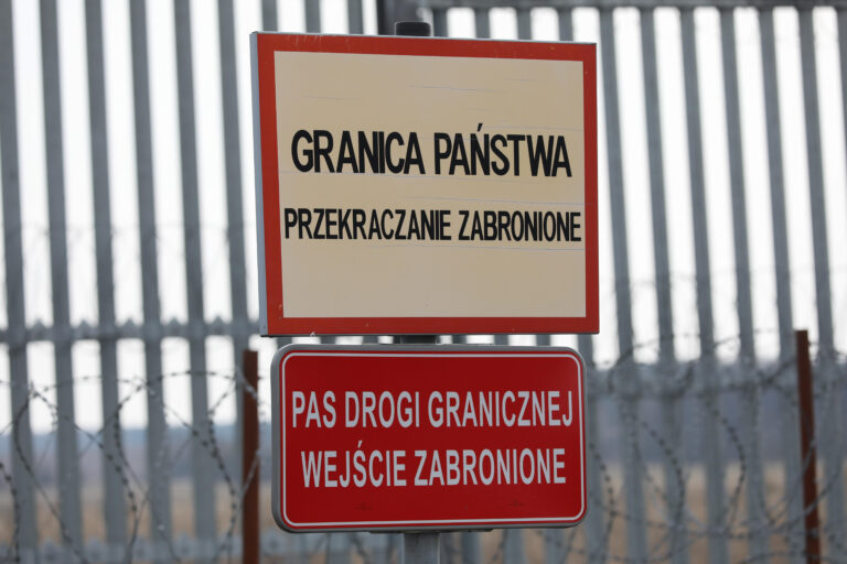 Polacy chcą pełnej kontroli nad obcokrajowcami w kraju. Wśród wyborców KO jest to 87 proc. - INFBusiness