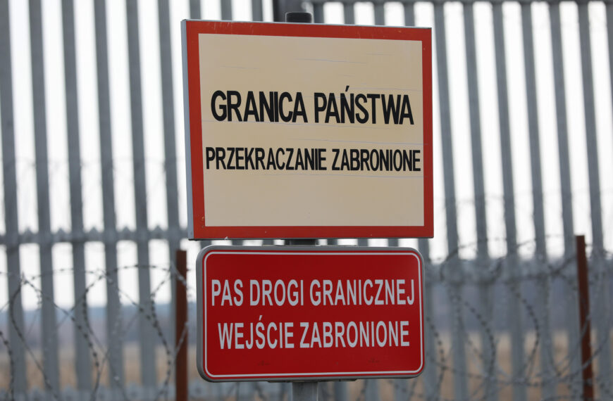 Polacy chcą pełnej kontroli nad obcokrajowcami w kraju. Wśród wyborców KO jest…