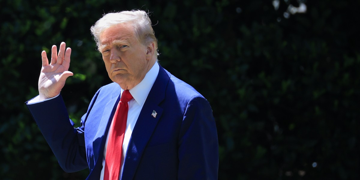 Administracja prezydenta USA Donalda Trumpa przedstawiła propozycję redukcji wydatków federalnych o 163 miliardy dolarów w nadchodzącym roku. Republikanie uważają, że ta strategia pomoże sfinansować znaczną obniżkę podatków. Donald Trump przygotował propozycję poważnych cięć wydatków państwowych