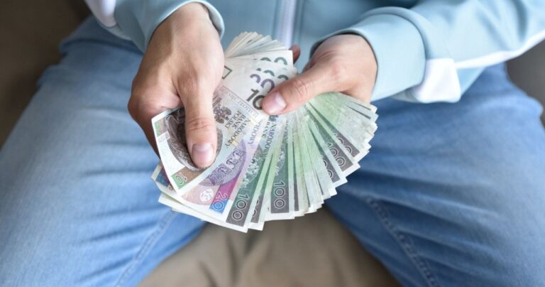 Kto ma prawo do dodatku za staż pracy? Pracownicy sektora publicznego mogą liczyć na dodatek - INFBusiness