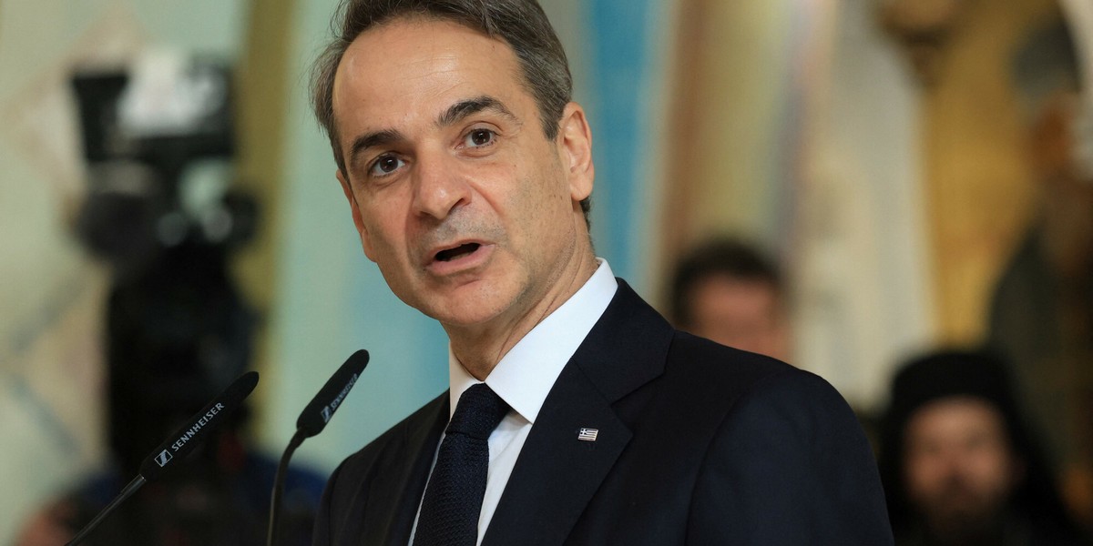 Premier Grecji Kyriakos Mitsotakis wyraził swoje poglądy na temat propozycji prezydenta USA Donalda Trumpa, aby podnieść wydatki obronne państw NATO do 5 procent PKB. „Szczerze mówiąc, uważam, że osiągnięcie 5 procent jest niezwykle trudne” – stwierdził w wywiadzie dla CNBC, który został wyemitowany w piątkowym wydaniu Europe Early Edition. Kyriakos Mitsotakis