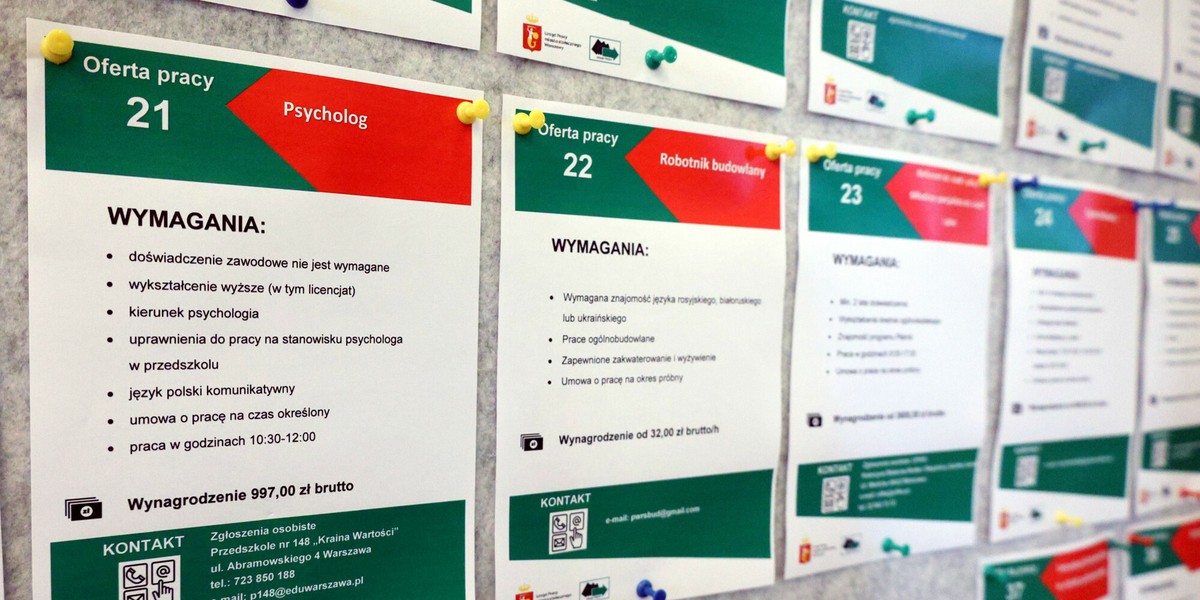 Według szacunków Ministerstwa Rodziny, Pracy i Polityki Społecznej stopa bezrobocia zarejestrowana w kwietniu 2025 r. wyniosła 5,2%, co oznacza spadek o 0,1 punktu procentowego w porównaniu z poprzednim miesiącem. Oferty pracy na targach w Warszawie