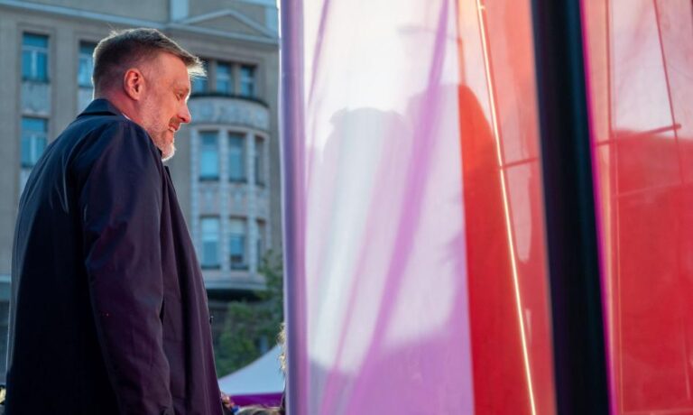 Program wyborczy Adriana Zandberga: atomowa Polska, 8 proc. PKB na zdrowie i podatek od trzeciego mieszkania - INFBusiness