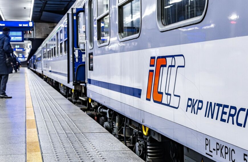 Pociągi piętrowe na polskich torach. Termin minął