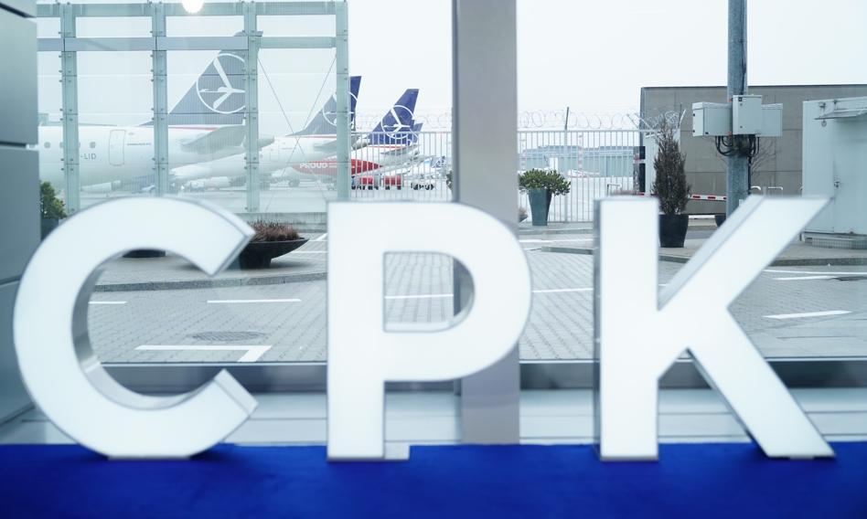 Właściciele nieruchomości, których grunty zostały wywłaszczone pod budowę Centralnego Portu Komunikacyjnego, będą mieli możliwość ubiegania się o zaliczkę w wysokości do 85 proc. odszkodowania – przewiduje projekt nowelizacji specustawy dotyczącej CPK, który w poniedziałek został opublikowany na stronie internetowej Rządowego Centrum Legislacji. Zaliczki będą dostępne dla właścicieli nieruchomości wywłaszczonych na rzecz CPK. Projekt jest w toku