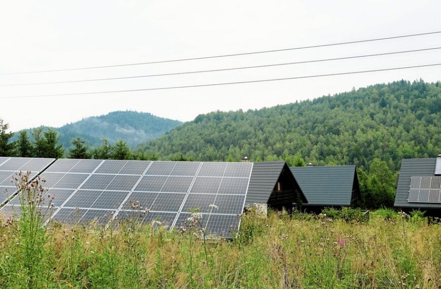 Małe instalacje energii odnawialnej: czy to klucz do coraz bardziej rozproszonej energetyki?