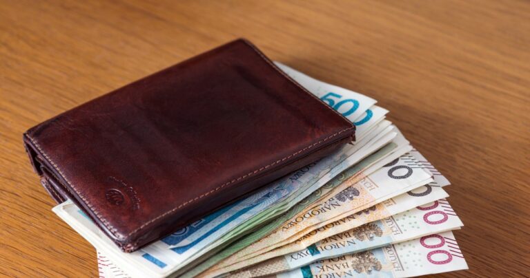 Zarobki Polaków rosną coraz wolniej. Wzrost płac wyraźnie zwalnia - INFBusiness