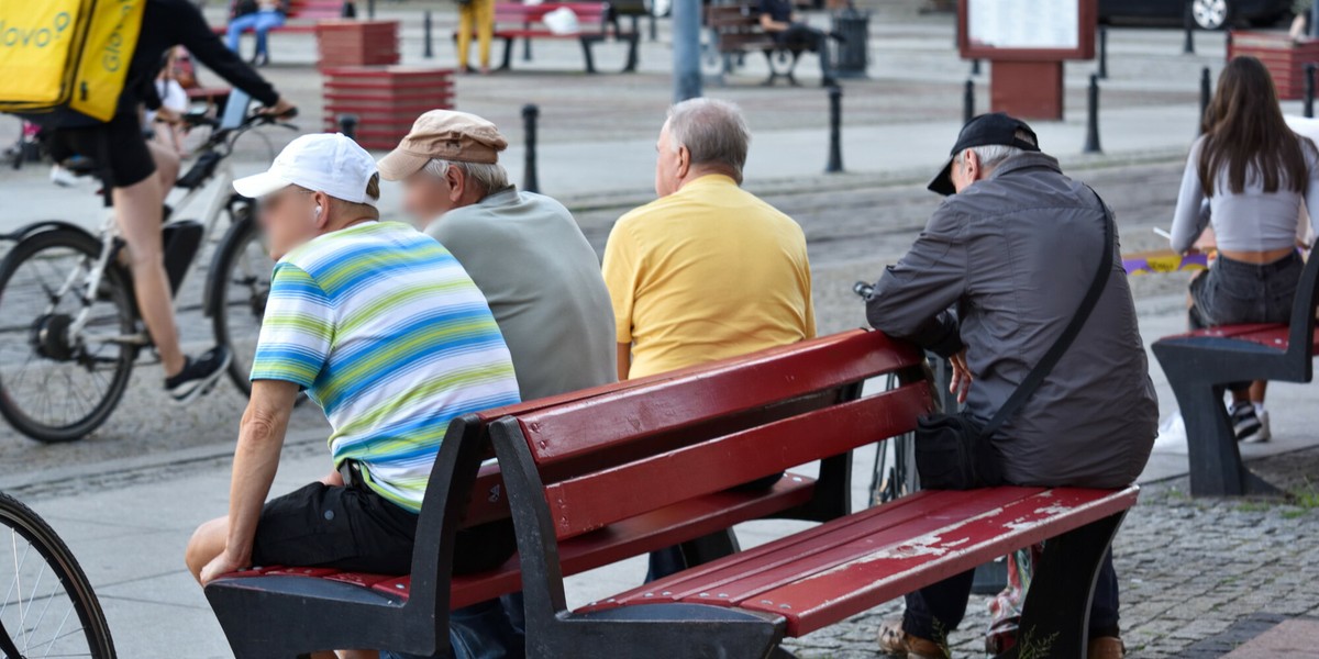 Po dwóch miesiącach stałego bezrobocia na wysokim poziomie na początku tego roku, w marcu i kwietniu zaobserwowano niewielki spadek, jak podają najnowsze dane Głównego Urzędu Statystycznego (GUS). Do końca kwietnia w urzędach pracy zarejestrowanych było ponad 800 tysięcy osób bezrobotnych. Zdjęcie ilustracyjne