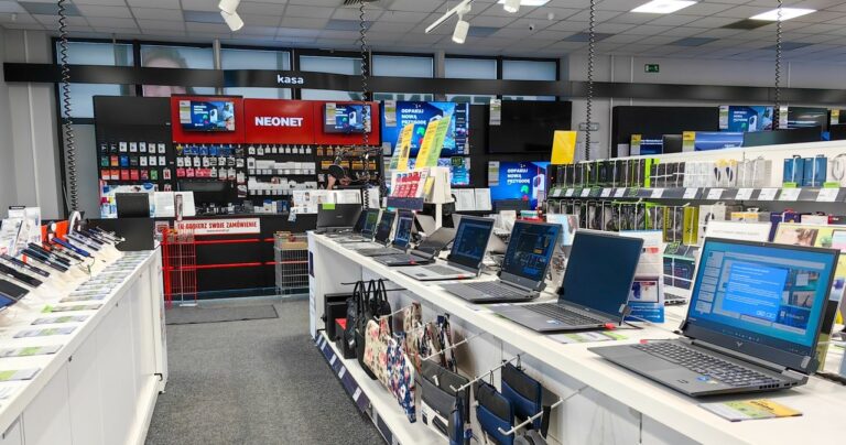 Lider rynku RTV buduje nowy magazyn. Media Expert zatrudni 300 osób, tyle będzie płacić - INFBusiness