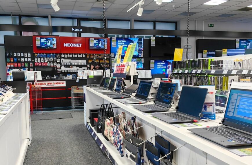Lider rynku RTV buduje nowy magazyn. Media Expert zatrudni 300 osób, tyle…