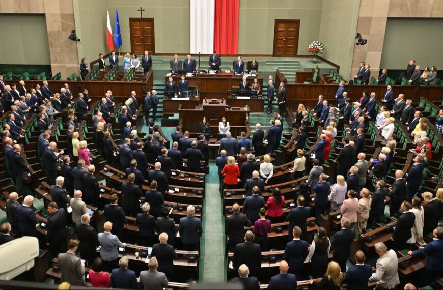 Zamach stanu w najnowszym sondażu. Taki Sejm wybraliby Polacy