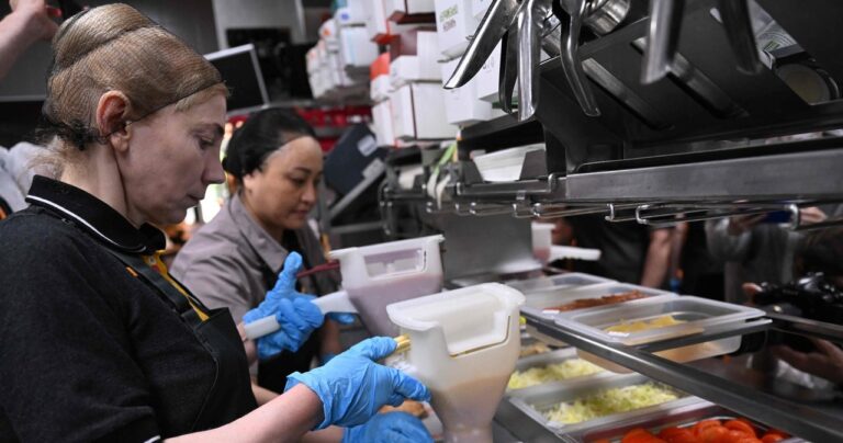 McDonald's rozpoczyna rekrutację. Zatrudni setki tysięcy osób, mimo że sprzedaż spada - INFBusiness