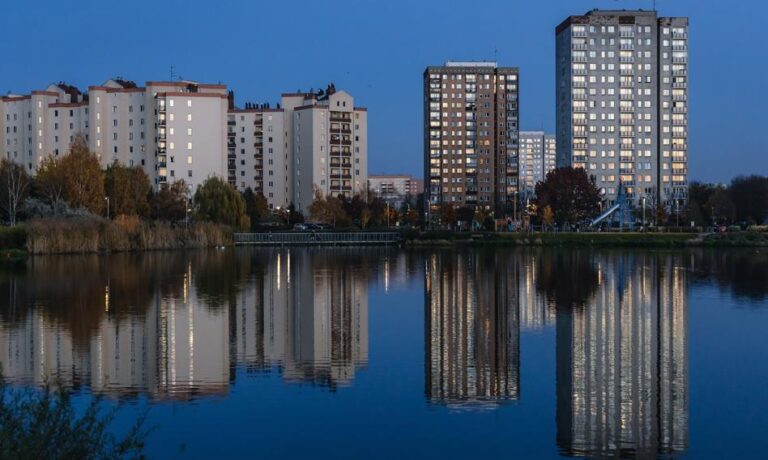 Kredyty hipoteczne znów rosną. Eksperci: Spadające stopy procentowe mogą spowodować boom - INFBusiness