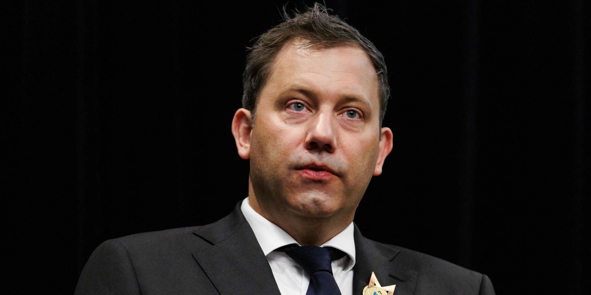 Niemiecki minister finansów Lars Klingbeil zaapelował o „konstruktywne dyskusje” w świetle ostatniego ostrzeżenia Donalda Trumpa o nałożeniu 50-procentowych ceł na towary z UE. Minister finansów Niemiec Lars Klingbeil