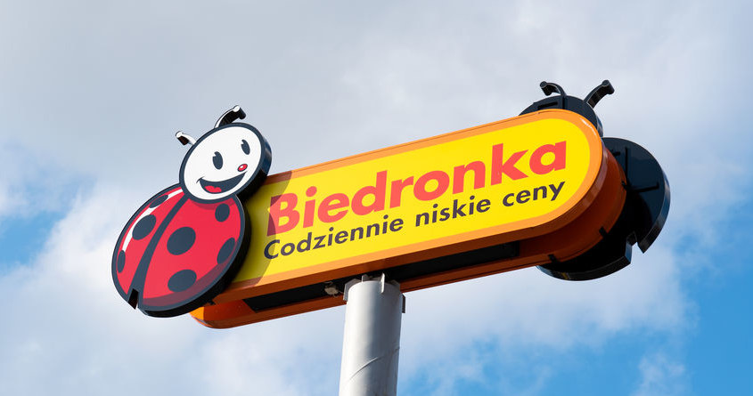 Biedronka szuka pracowników. Ile oferuje za pracę próbną?