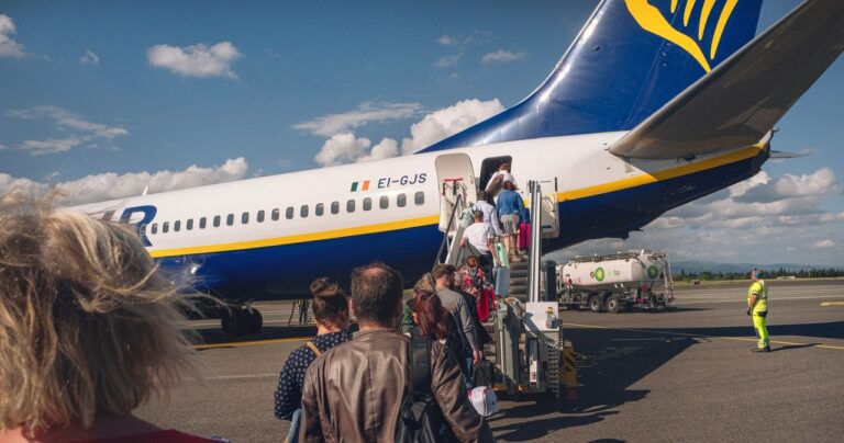 Ryanair szuka pracowników. Otworzy centrum obsługi klienta w Warszawie - INFBusiness