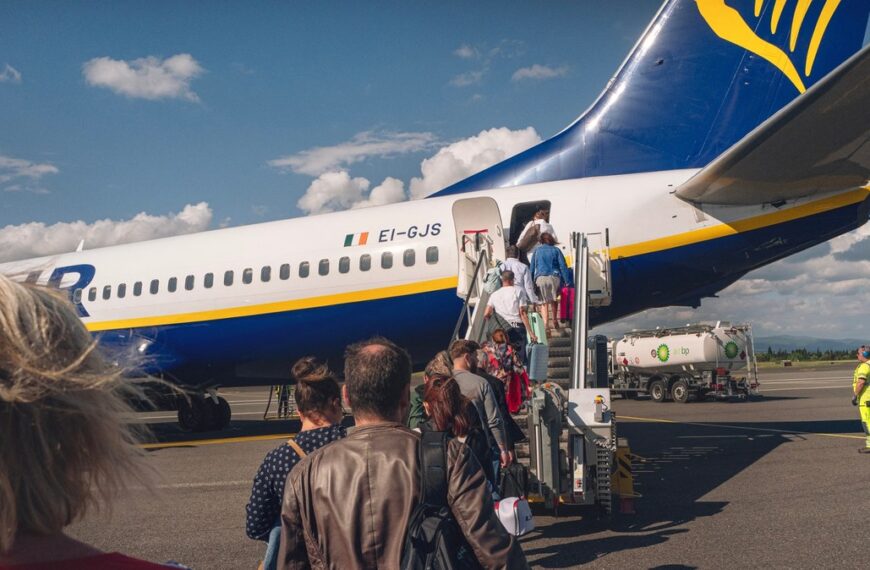 Ryanair szuka pracowników. Otworzy centrum obsługi klienta w Warszawie