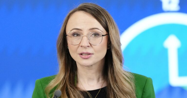 Rząd chce skrócić godziny pracy. Czy zamkną sklepy i biura? Minister wyjaśnia - INFBusiness