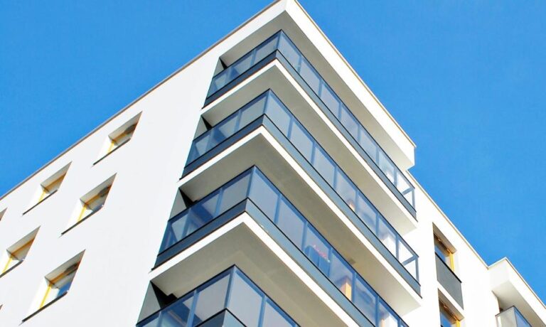 Najlepsze kredyty hipoteczne ze zmienną stopą procentową - maj 2025 - INFBusiness