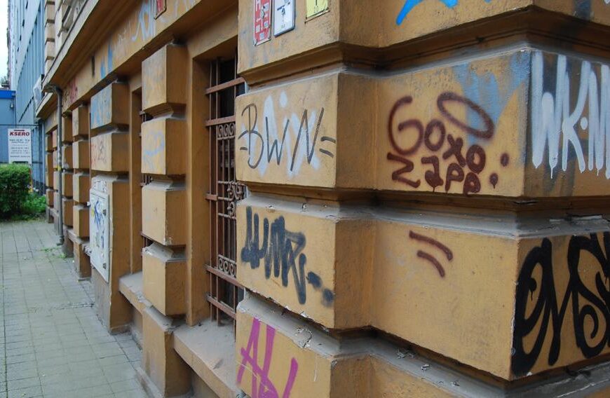 Czy będą wyższe kary za niszczenie pomników? „Wszystko jest przeregulowane”
