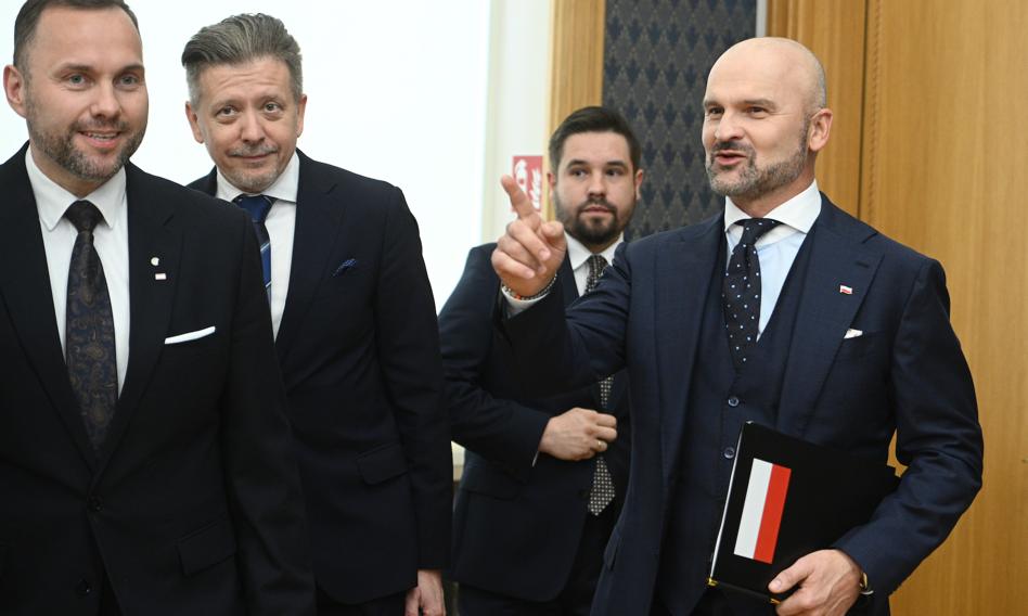 Inicjatywa WiadomościMY zbliża się do końca. Do tej pory udało jej się przekroczyć 300 wniosków deregulacyjnych. Łączna liczba wniosków mających na celu wyeliminowanie zbędnych przeszkód biurokratycznych przekroczyła 15 tysięcy. W rezultacie opublikowano już 309 rekomendacji. Co ciekawe, 60% z nich jest obecnie wdrażanych. Tymczasem projekt dobiega końca. Inicjatywa VerifyMY przekroczyła swój plan. Ponad 300 postulatów deregulacji już, 60% w trakcie realizacji