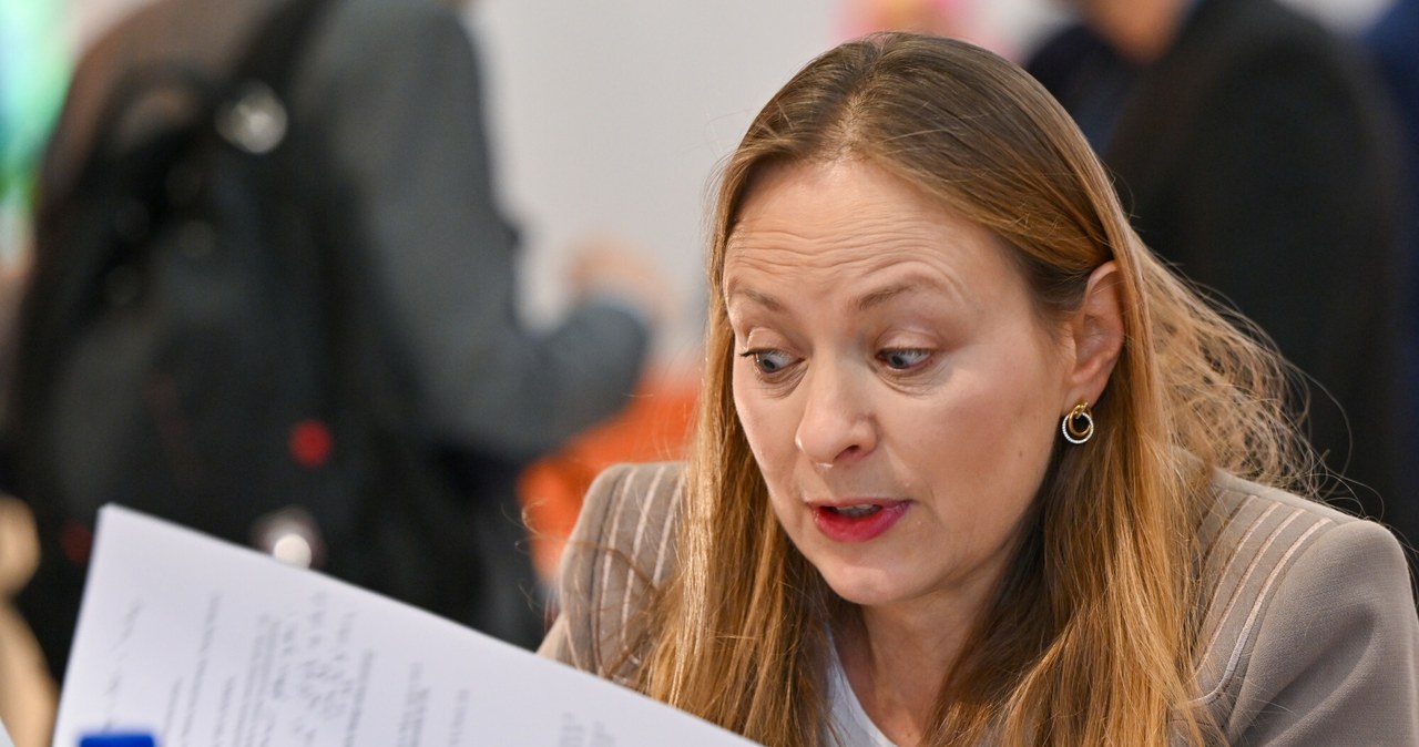 Czterodniowy tydzień pracy oznacza obniżone pensje. Minister nie ma żadnych błędnych przekonań Katarzyna Pełczyńska-Nałęcz, minister of funds and regional policy, is not in favor of a shorter work week /Artur Barbarowski /Reporter
