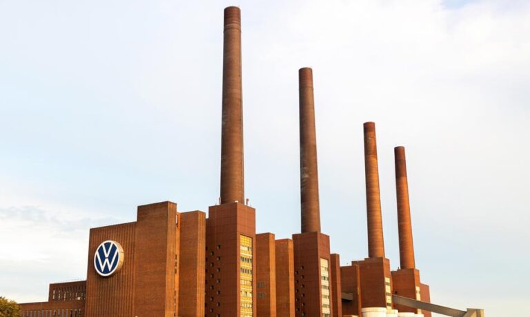 Producenci samochodów panikują, a Polacy zastanawiają się: kupić czy wynająć? - INFBusiness