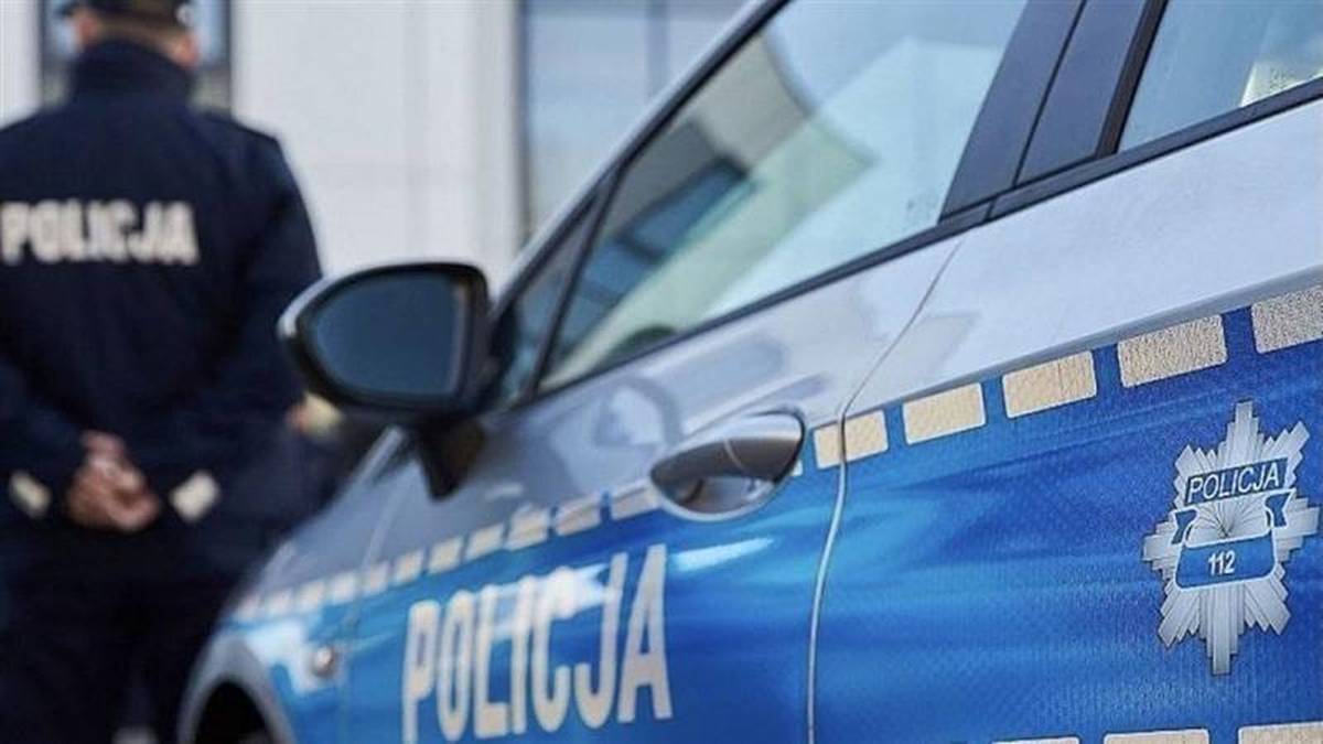 Grupa pięciu nastoletnich rowerzystów została potrącona przez samochód prowadzony przez kierowcę samochodu osobowego w pobliżu Bedlenka w regionie świętokrzyskim. Młodzież w wieku od 12 do 15 lat została przetransportowana do szpitala. Kierowca potrącił grupę nastoletnich rowerzystów, w wyniku czego wszyscy uczestnicy zdarzenia trafili do szpitala