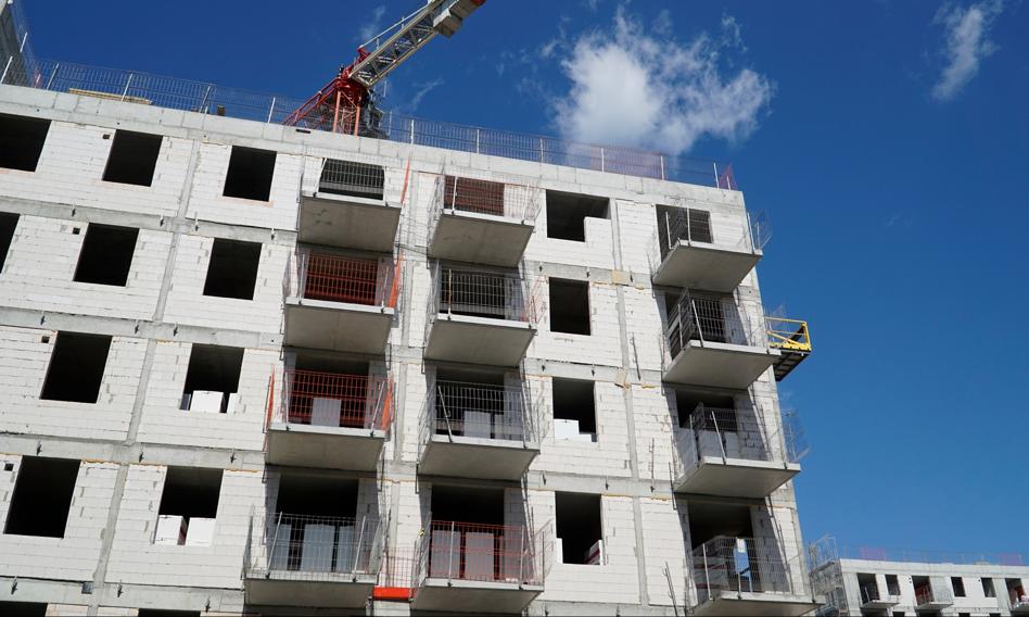 W pierwszym kwartale 2025 r. łączna wartość transakcji inwestycyjnych w polskim sektorze nieruchomości osiągnęła 600 mln EUR, co oznacza wzrost o 50% rok do roku - wynika z raportu firmy konsultingowej Colliers. Raport podkreślił, że Warszawa jest jednym z najbardziej atrakcyjnych rynków. Warszawa jest jednym z najatrakcyjniejszych rynków nieruchomości w Europie Środkowo-Wschodniej