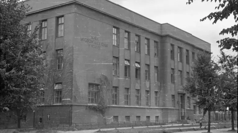 Sto lat temu wmurowano kamień węgielny pod budowę Instytutu Radowego w Warszawie - INFBusiness