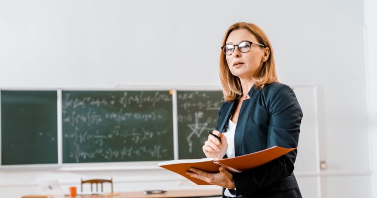 Co 6 minut nowa oferta pracy. Nauczyciele chcieli „natychmiast” - INFBusiness