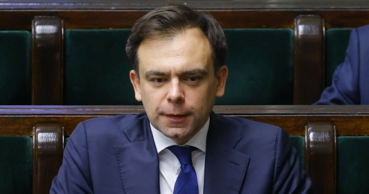 Rząd chce podnieść płacę minimalną. Związki zawodowe rozczarowane propozycją Związkowcy nie są zachwyceni rządową propozycją podniesienia płacy minimalnej w przyszłym roku. na zdj. minister finansów Andrzej Domański /Filip Naumienko /Reporter