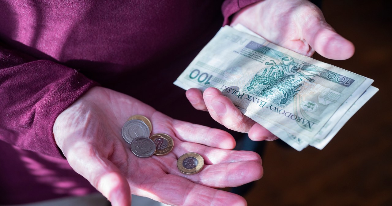 Nie pracujesz? To są pieniądze, które dostaniesz w ręce od czerwca Zasiłek dla bezrobotnych od 1 czerwca. Tyle świadczenia dla osób bez pracy. /ekaterinaphoto /123RF/PICSEL