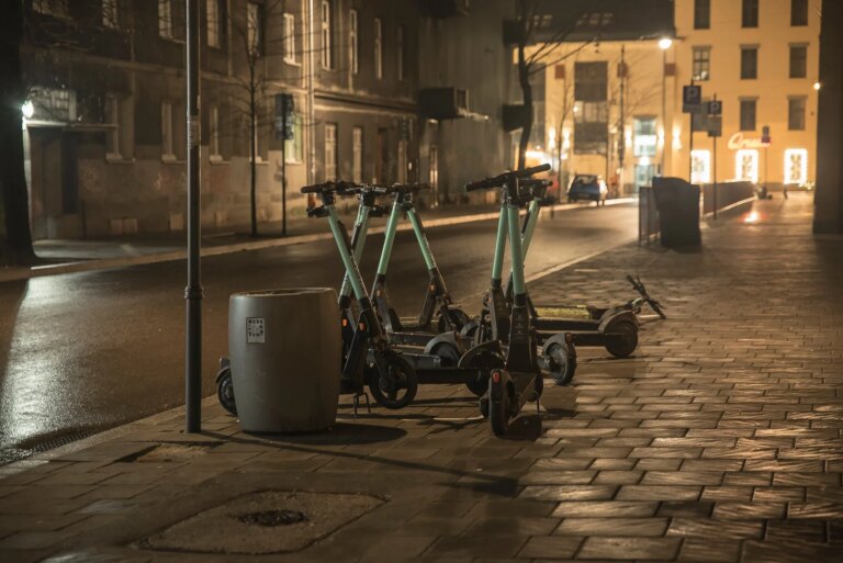 Dwa razy więcej wypadków z udziałem hulajnóg elektrycznych. Głównie dzieci i nastolatkowie ranni - INFBusiness