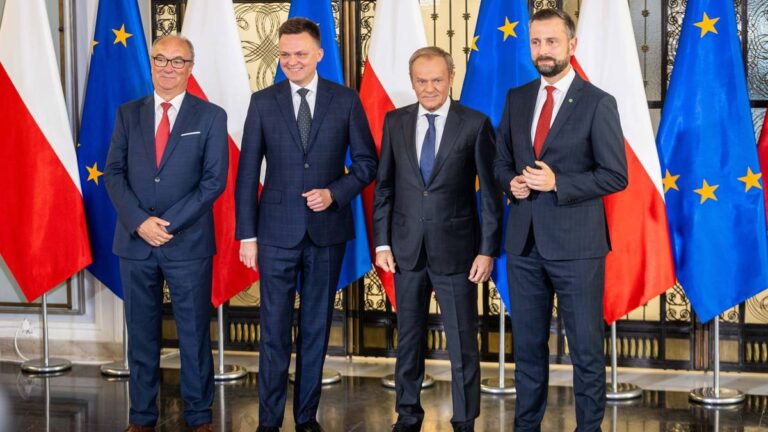 Rozmowy koalicyjne: „Czterech mężczyzn z niewiarygodnie wygórowanym ego” - INFBusiness