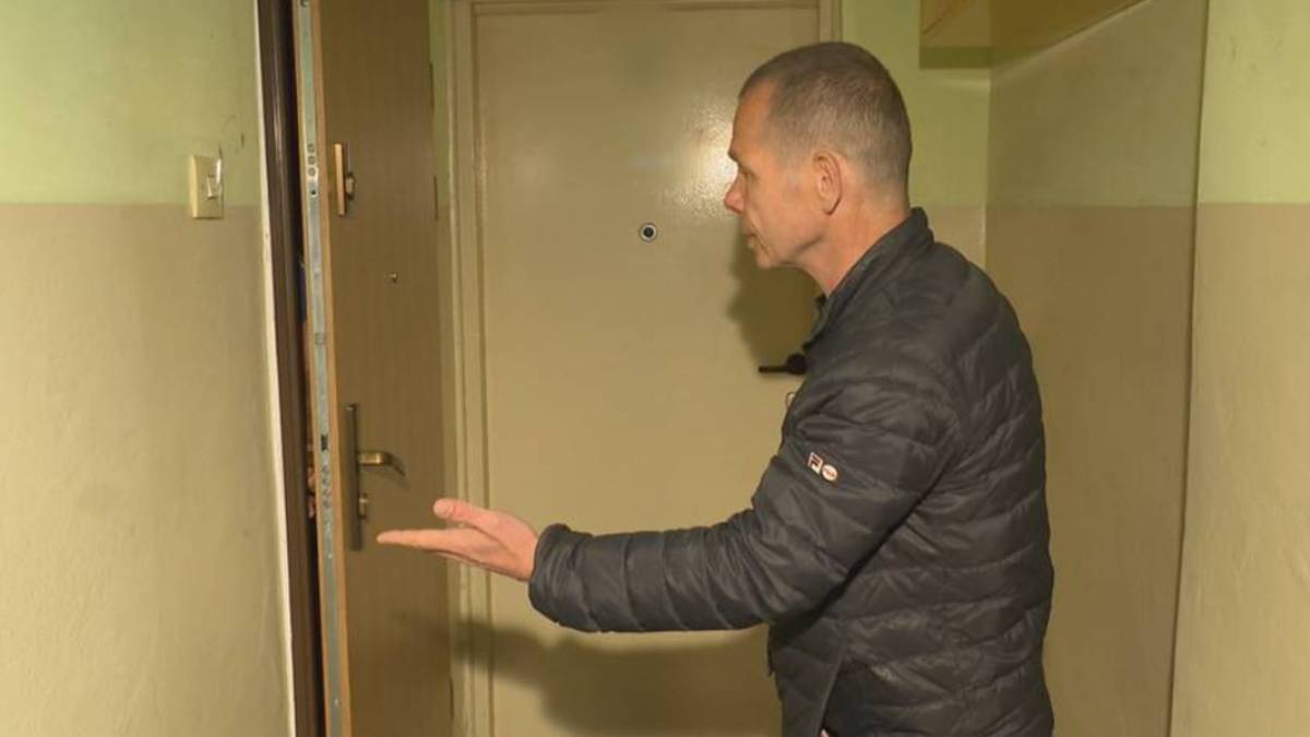 Kadr z filmu „Interwencja” Pewien niepełnosprawny mężczyzna został bezdomny. Stracił nawet swoje ubrania