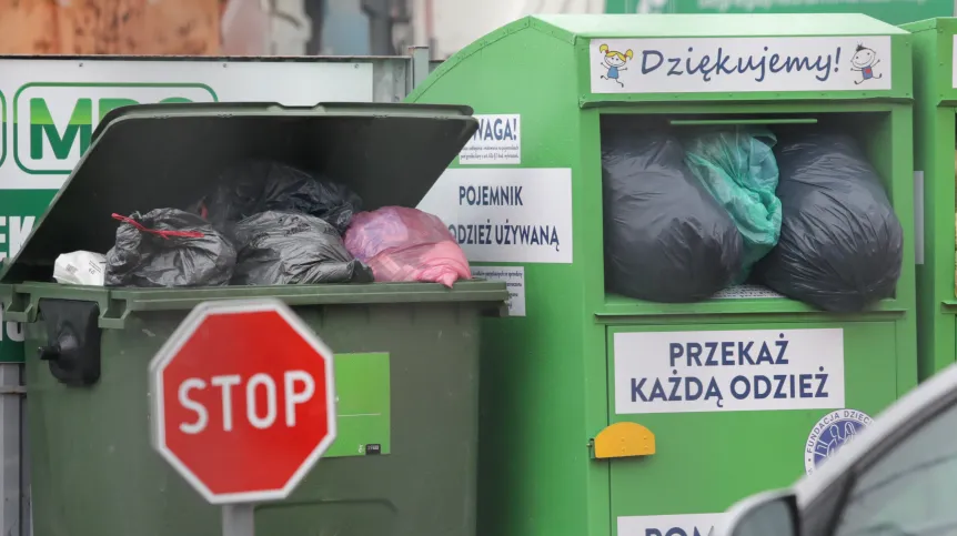 Ministerstwo Kultury i Środowiska: punkty zbiórki odpadów nie przetwarzają odpadów tekstylnych