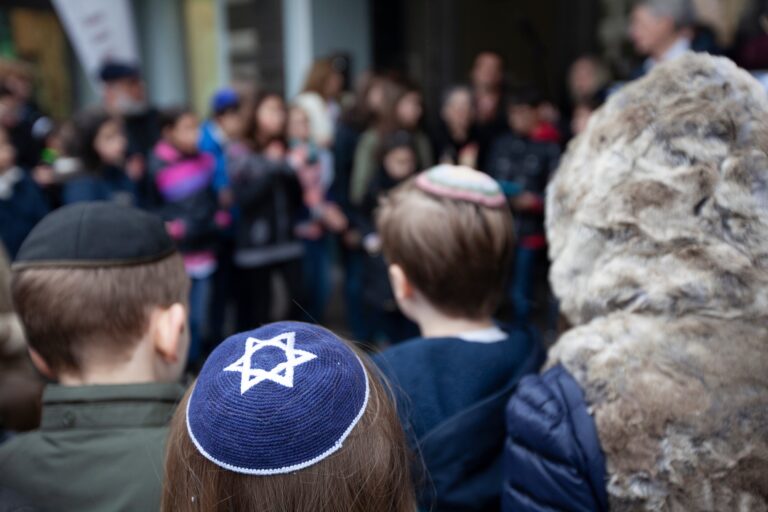 W lokalu należącym do miasta Warszawy odbyło się otwarcie antysemickie wydarzenie. - INFBusiness