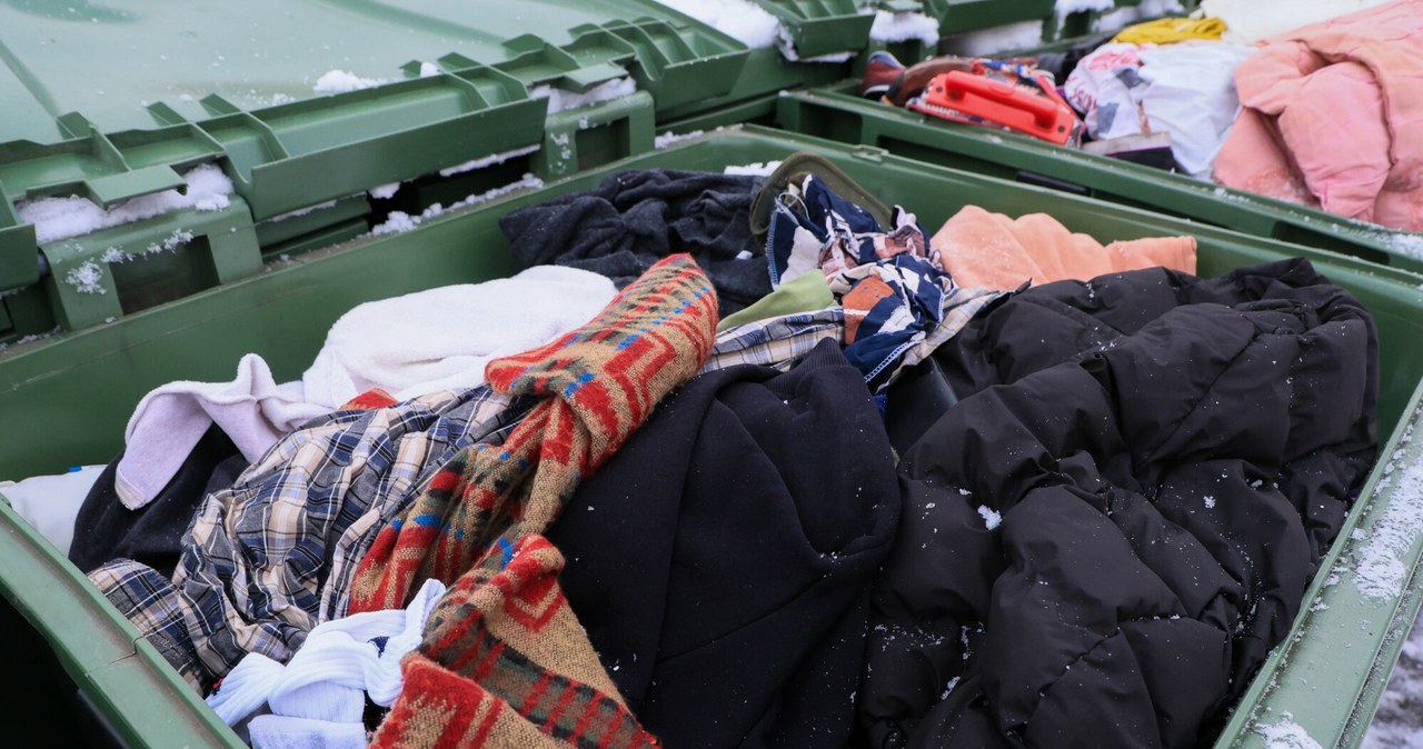 Polakom nakazano zanieść odzież do PSZOK-ów. Ubrania z PSZOK-ów powinny trafiać do recyklingu, ale są głównie spalane. /Adam Burakowski/East News /East News