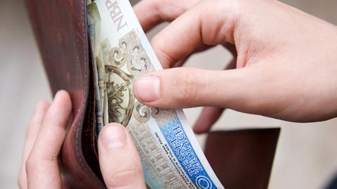 800 plus. Niektóre rodziny mogą musieć dłużej czekać na wypłatę zasiłku na…