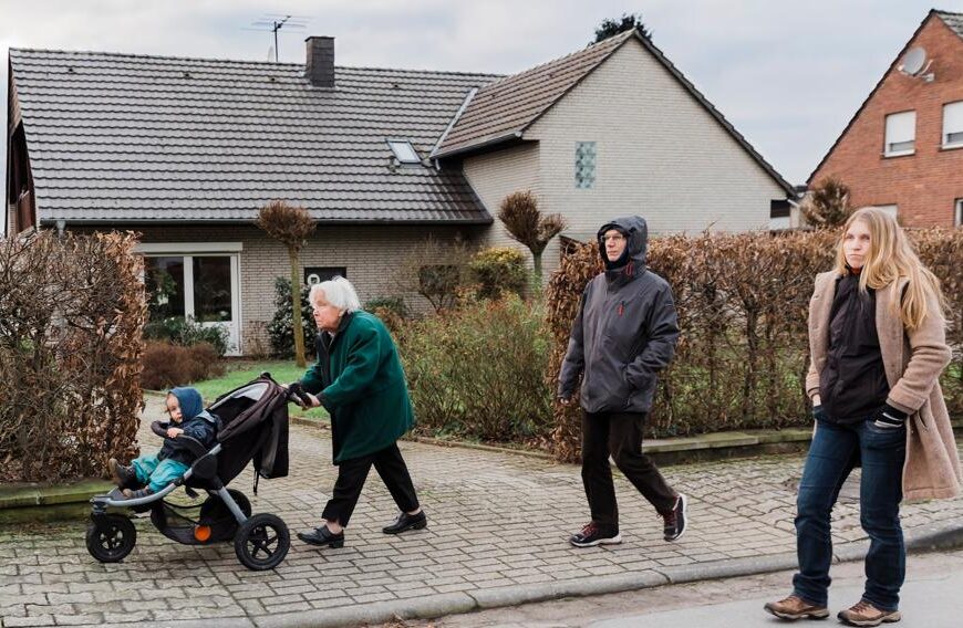 Umowa renty dożywotniej. Czym jest przeniesienie nieruchomości w zamian za opiekę?