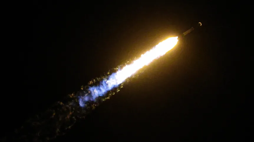 USA/ „Kosmiczny pociąg” na niebie – SpaceX umieszcza więcej satelitów Starlink na…