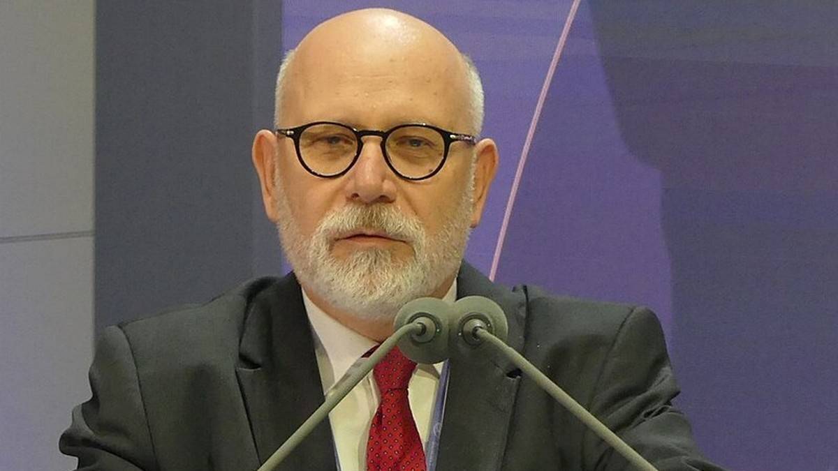 Komisja sejmowa poparła wniosek o postawienie przewodniczącego Krajowej Rady Radiofonii i Telewizji Macieja Świrskiego przed Trybunałem Stanu. Komisja sejmowa zdecydowała. Szef Krajowej Rady Radiofonii i Telewizji stanie przed Trybunałem Stanu?