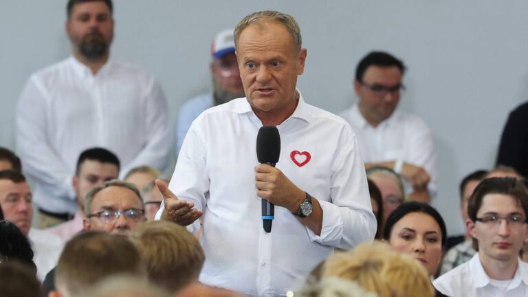 Donald Tusk reaguje na plotki o zamachu stanu. „Poproszę ich, żeby się ogarnęli”. - INFBusiness
